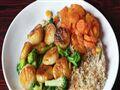 B8. Scallop w. Broccoli Entrees